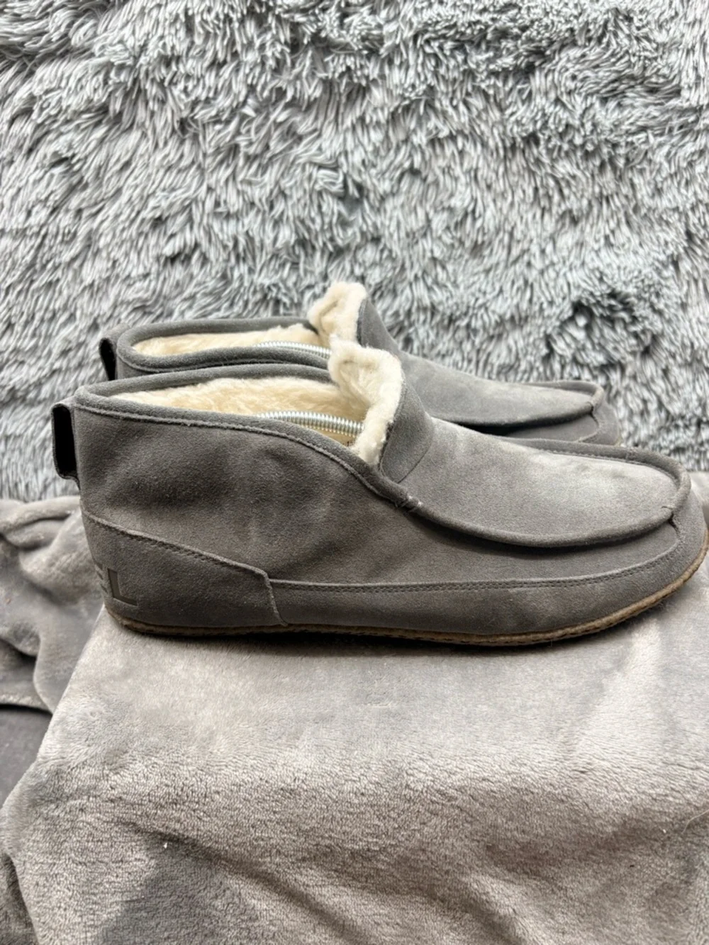 Sorel Slippers Mens 12 Manawan II Moc Gray Faux Fur Lining Suede Outside